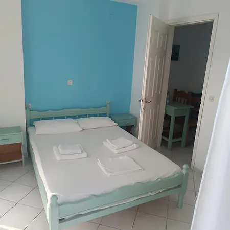 Nikos And Penthouse Apartmán *