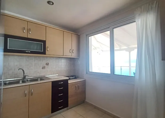 Nikos And Penthouse Appartement